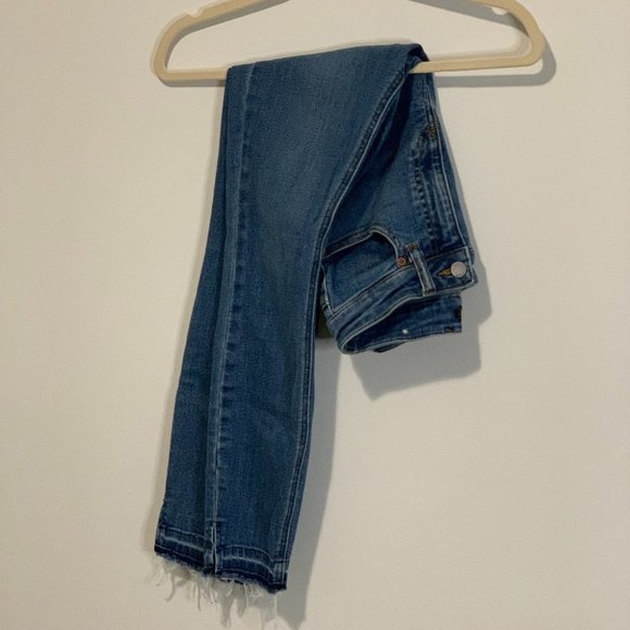 BNWOT VOLCOM WOMENS LIBERATOR HR CROP SKINNY LIGHT WASH DENIM | DISTRESSED ANKLE - Picture 2 of 7